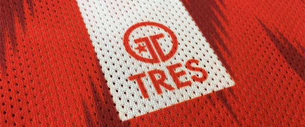 TRES FOOTBALLサッカー用ビブスには昇華プリントを使用しています