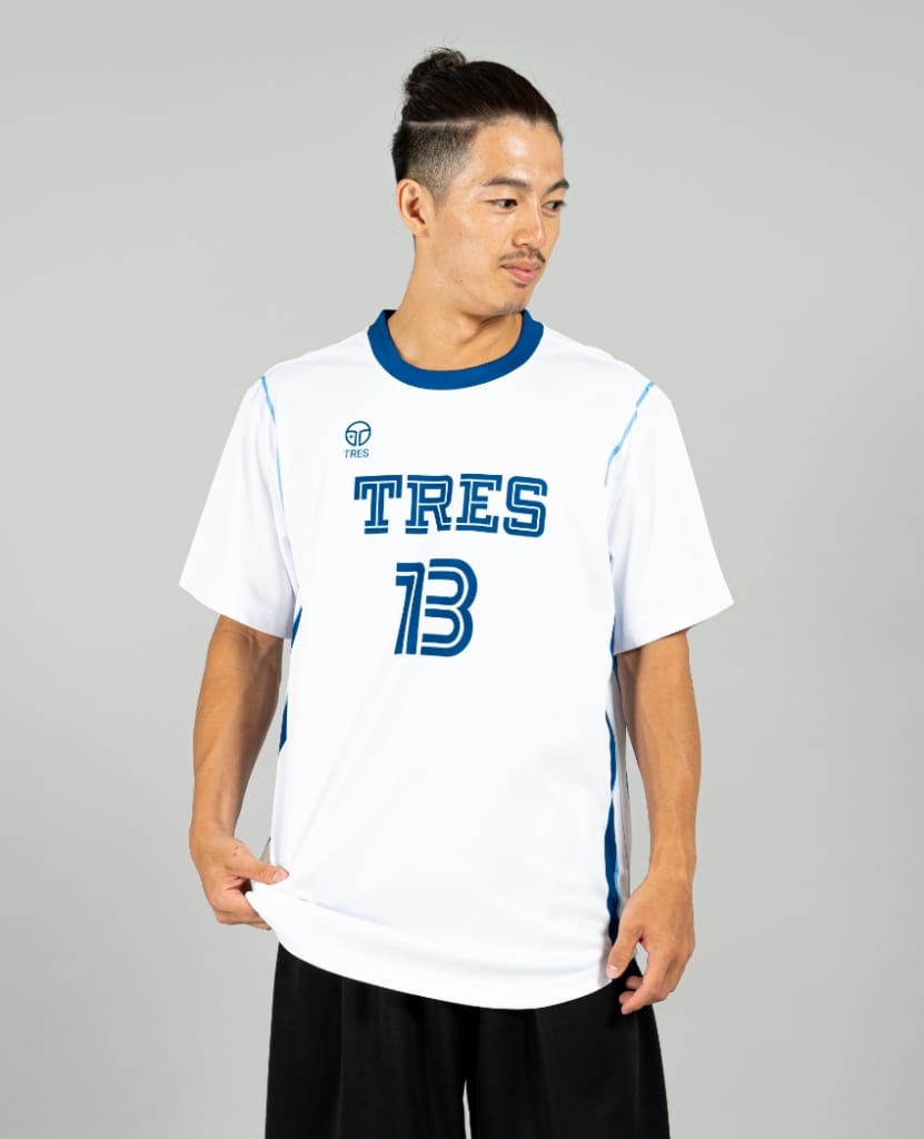 バスケットボール用シューティングシャツ画像　正面・男性モデル|トレスバスケットボール