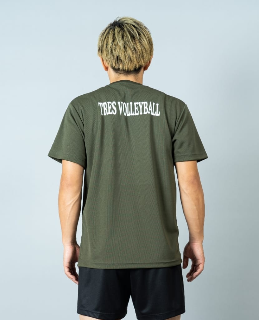 バレーボール用チームTシャツ画像　背面・男性モデル|トレスバレーボール