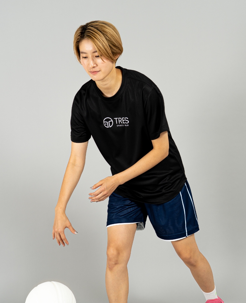バスケットボール用イージードライシャツ Tシャツ画像　正面・女性モデル|トレスバスケットボール